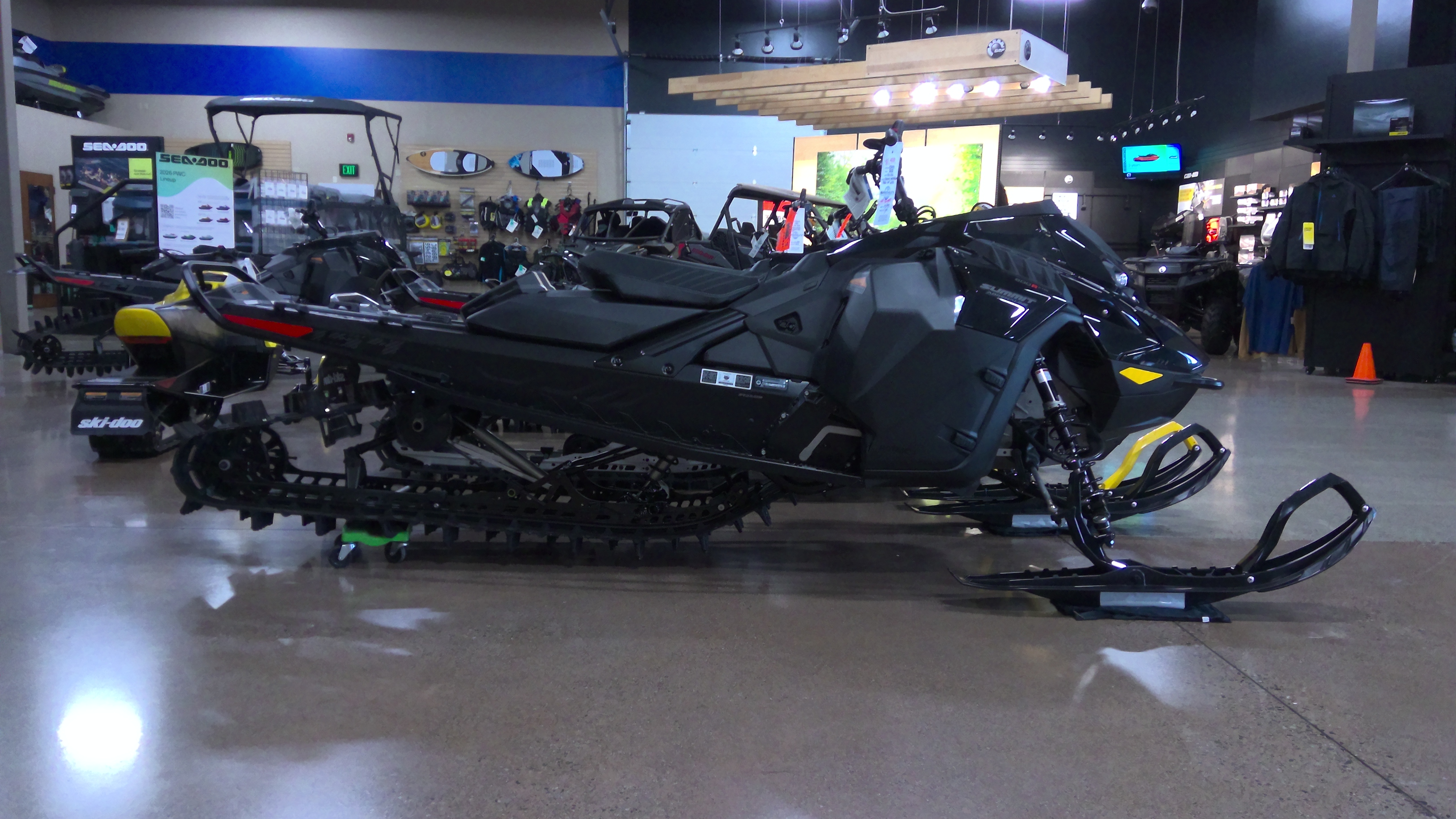 2025 Ski-Doo Summit Adrenaline with Edge package 154 600R E-TEC PowderMax Light with FlexEdge 2.5 Snowmobile