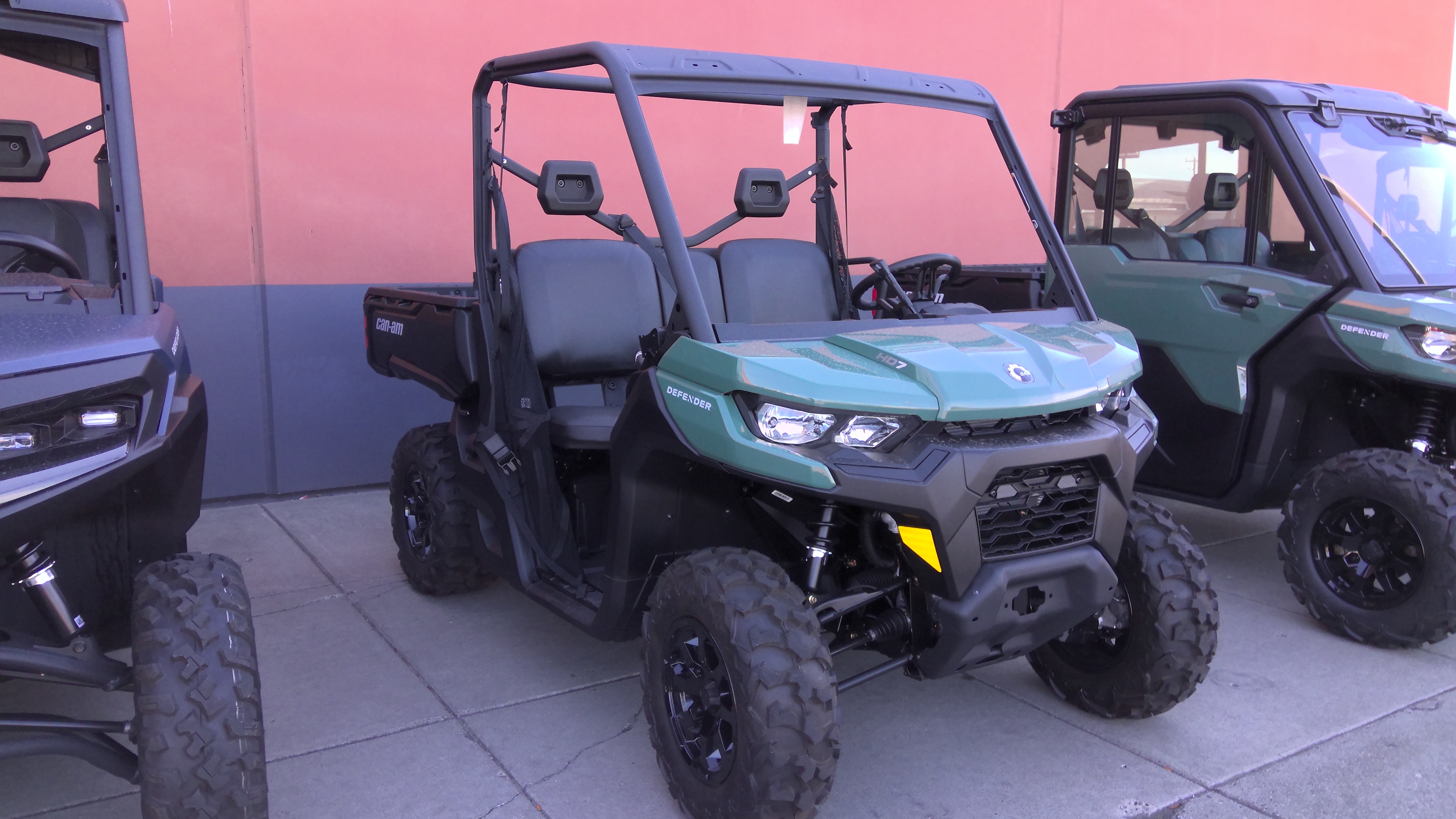 2026 Can-Am Defender DPS HD7 Side x Side