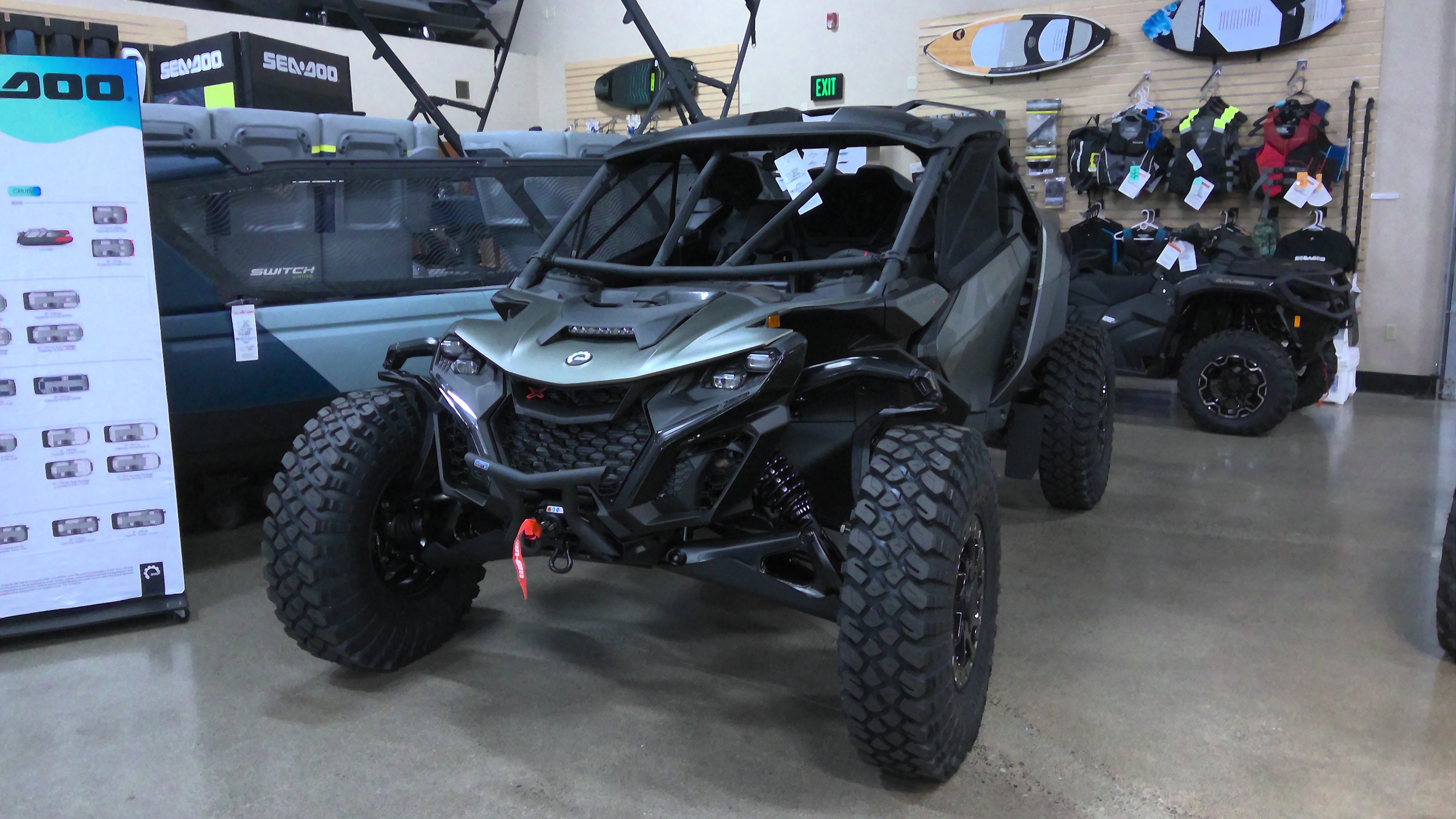 2027 Can-Am Maverick R X rc with Smart-Shox Side x Side
